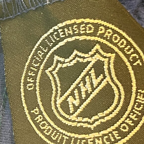 NHL VANCOUVER CANUCKS Vintage Women's Tee Shirt Size Small Cotton - Picture 9 of 9